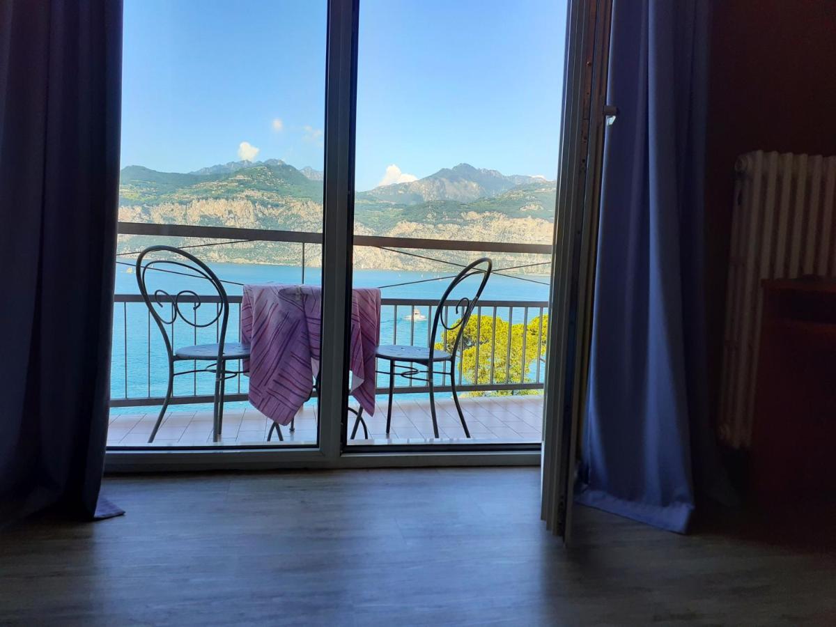Double Room with Balcony and Lake View