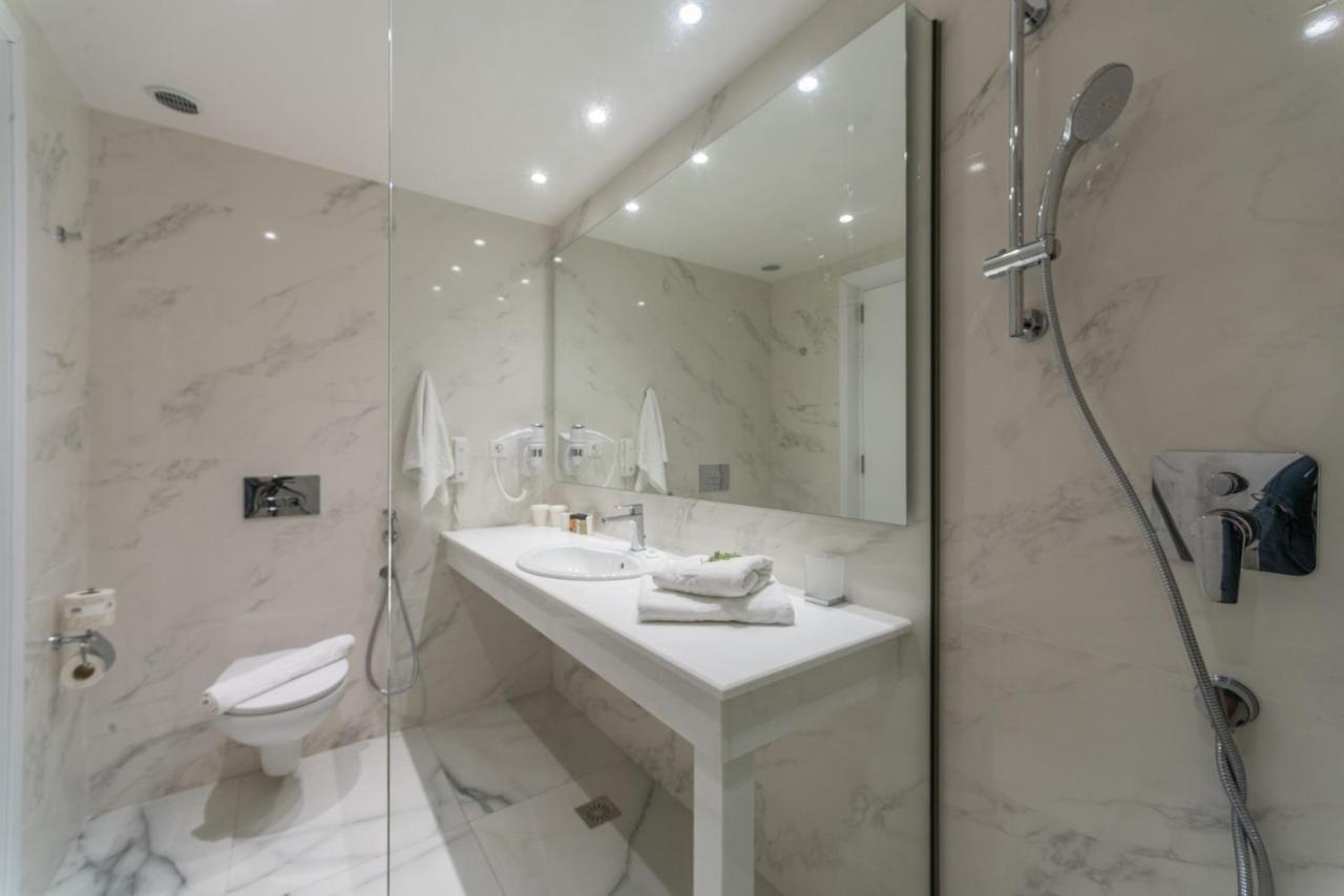 Chambre Double ou Lits Jumeaux avec Accès Piscine