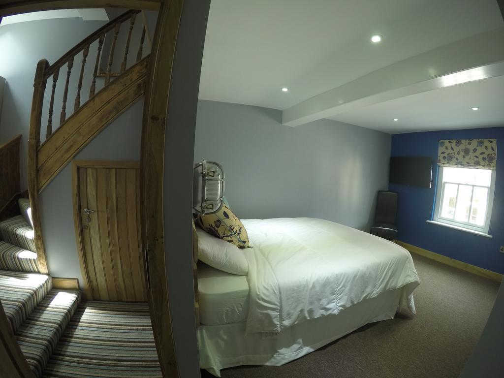 Four-Bedroom Apartment,126888660:JPEG