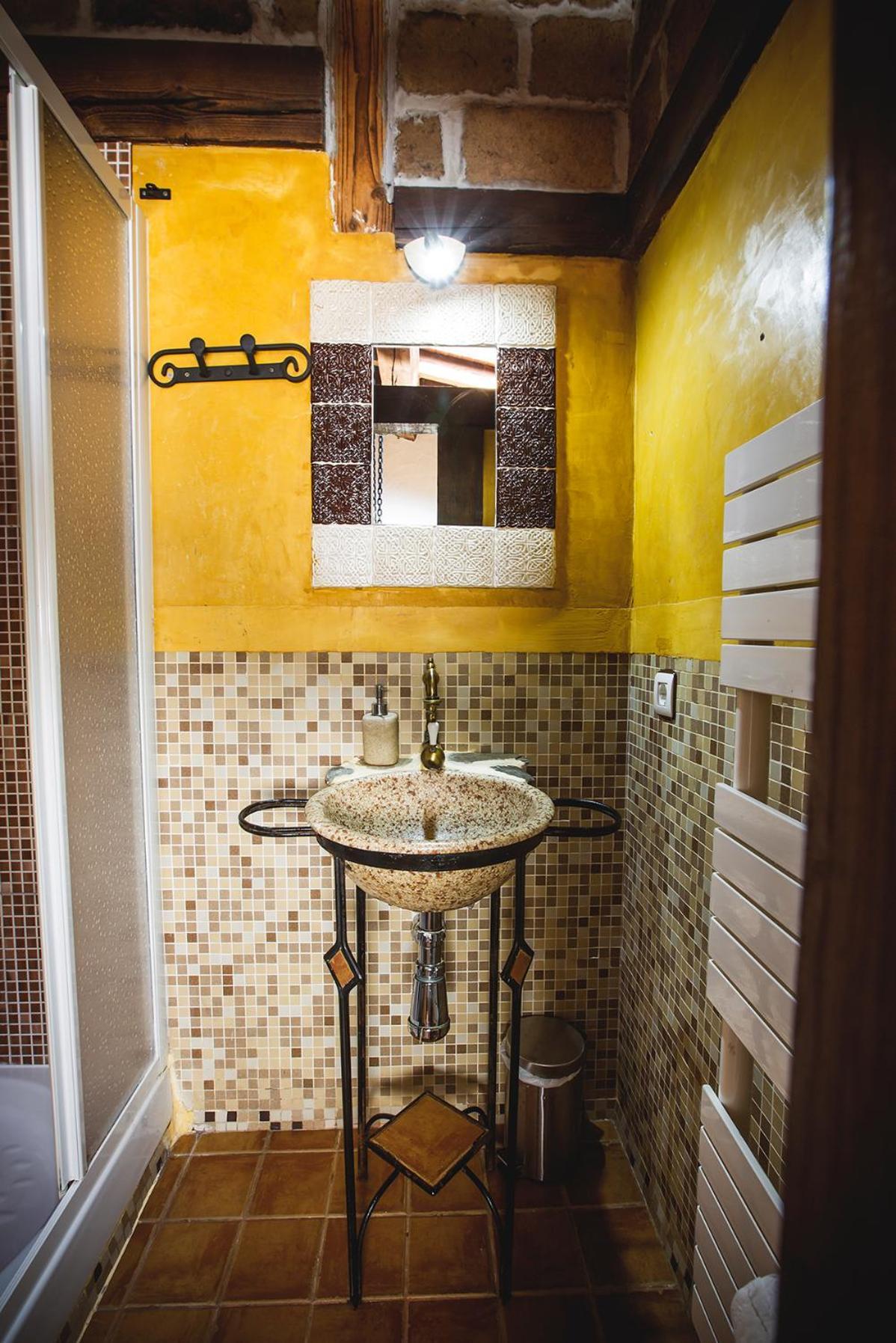 Three-Bedroom House,1584679631:JPEG