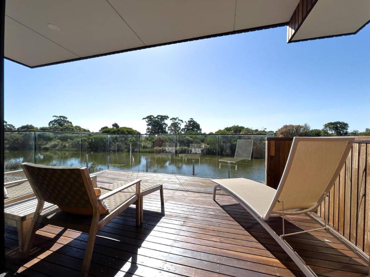Apartment with Lake View