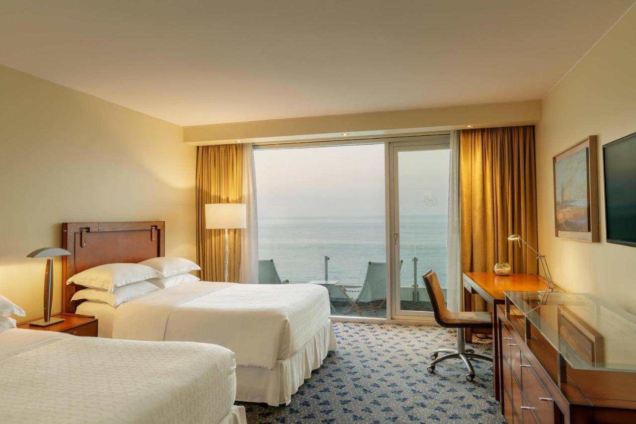 Classic Zimmer mit 2 Queensize-Betten oder Doppelbetten, Meerblick und Balkon