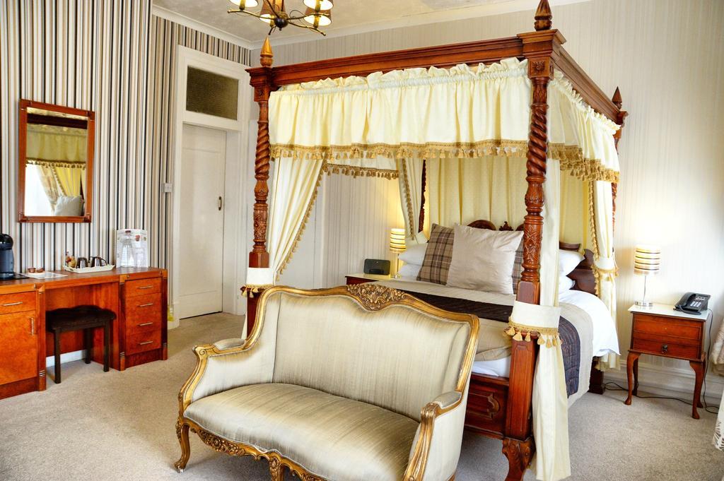 Bridal Suite,140915754:JPEG