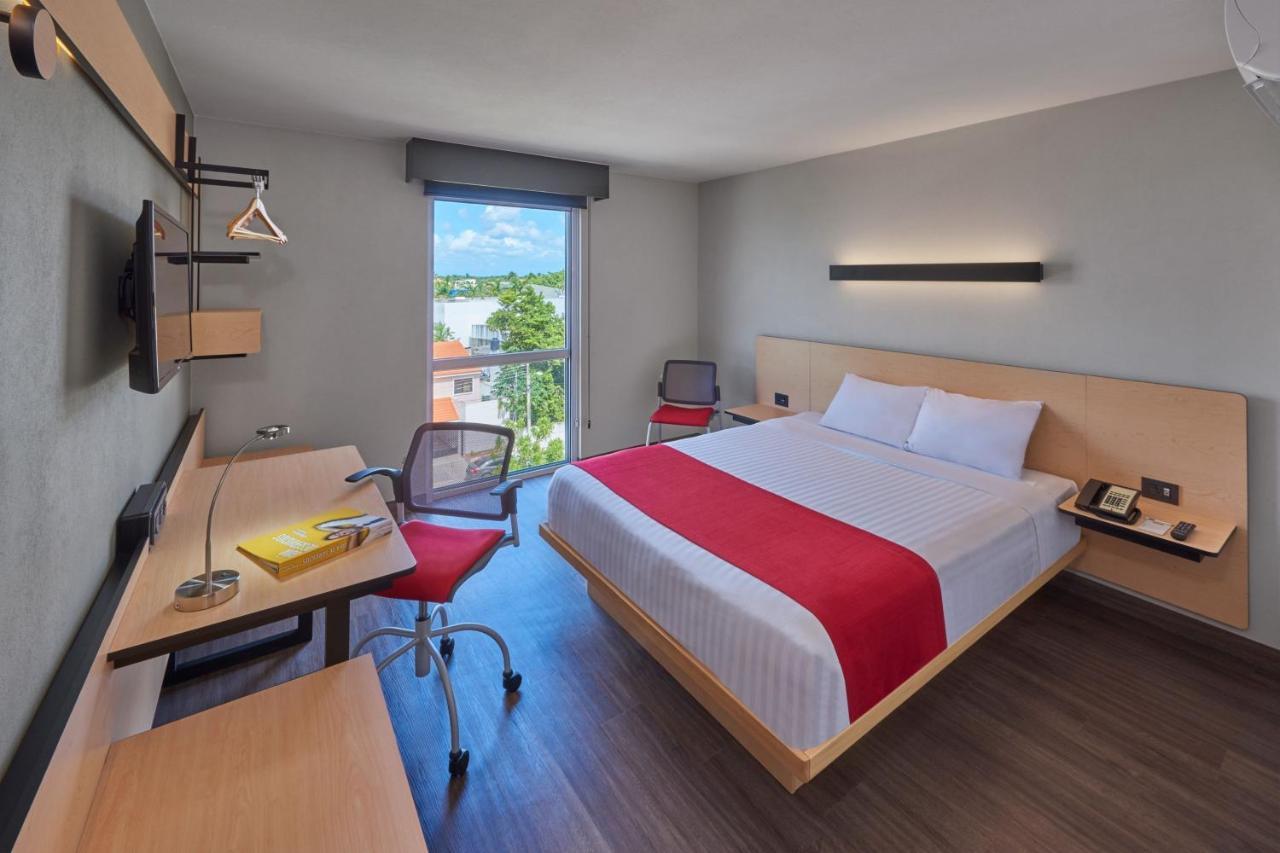 Habitación con cama grande