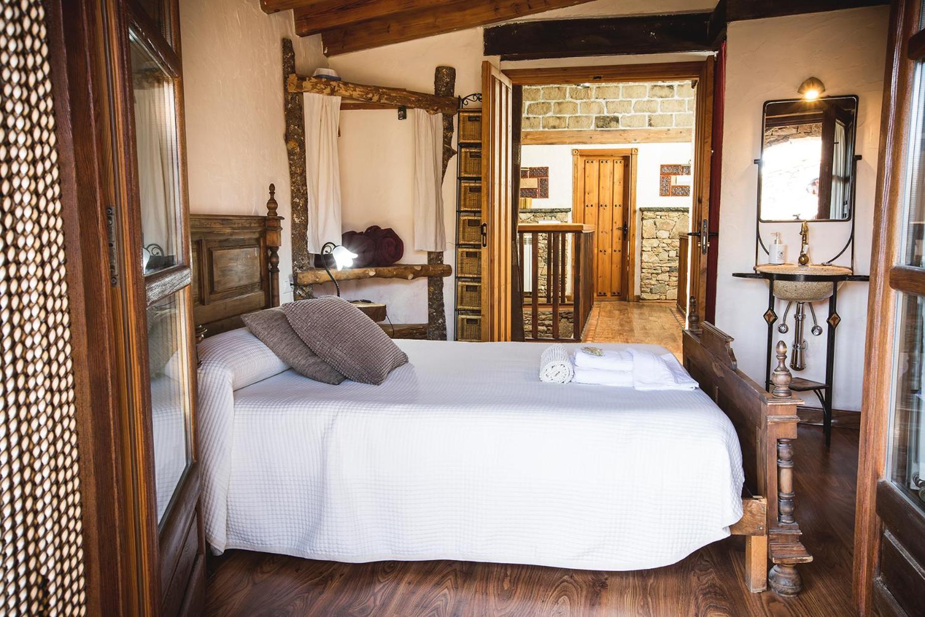 Five-Bedroom House,1278045979:JPEG