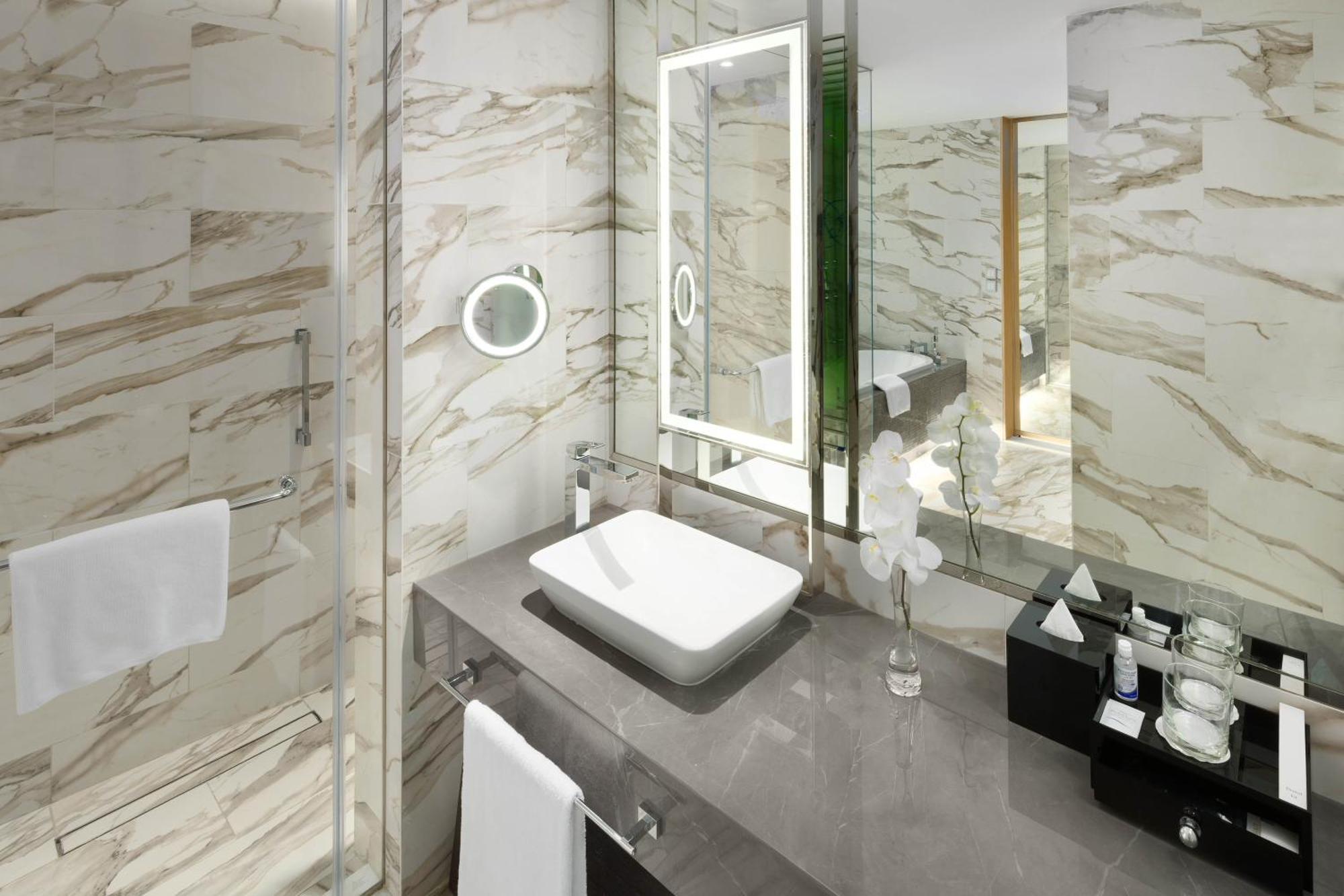 1 King One-Bedroom Suite Club Floor