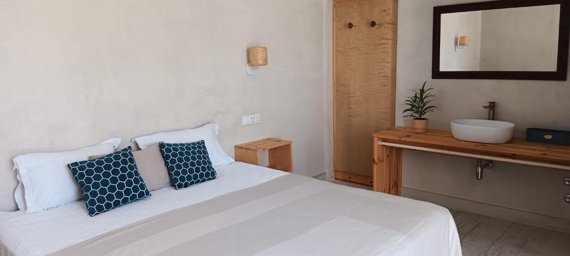 Quarto com Cama de Casal ou 2 de Solteiro e Terraço