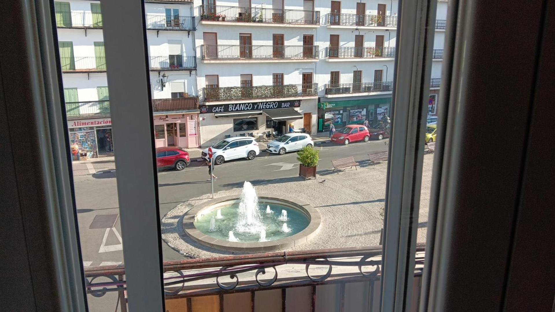 Apartamento de 1 Dormitorio con balcón y vistas a la ciudad