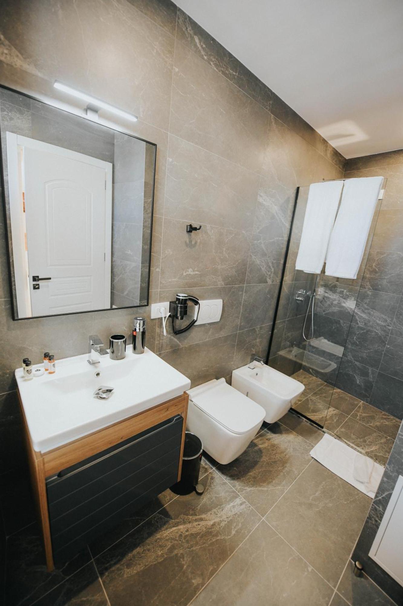 Double Room,1637227468:JPEG