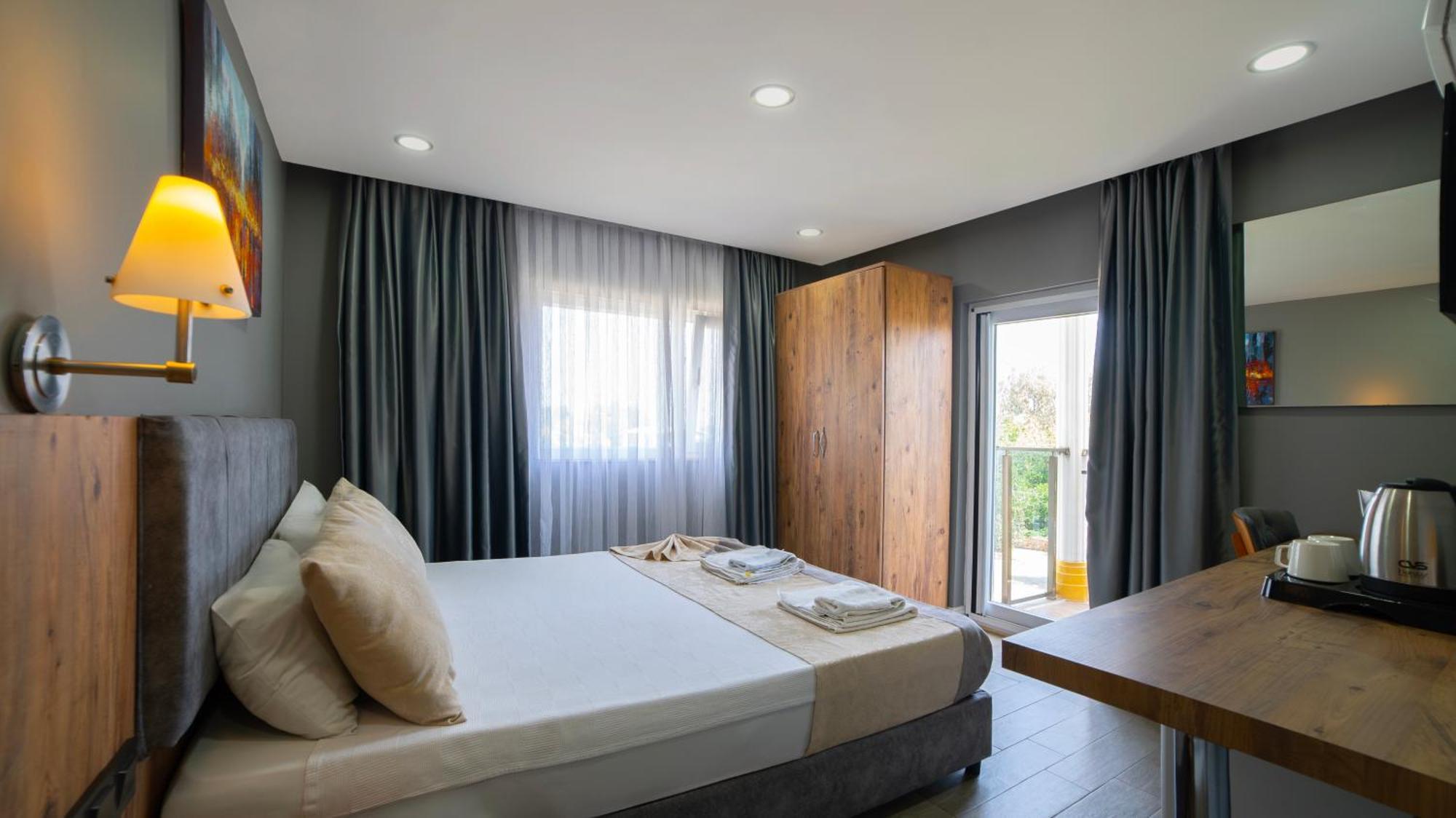 Deluxe Room,1668152883:JPEG