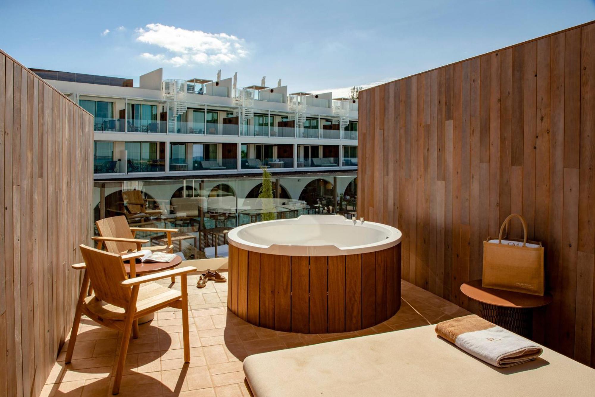 Supreme Room Terrace Bathtub