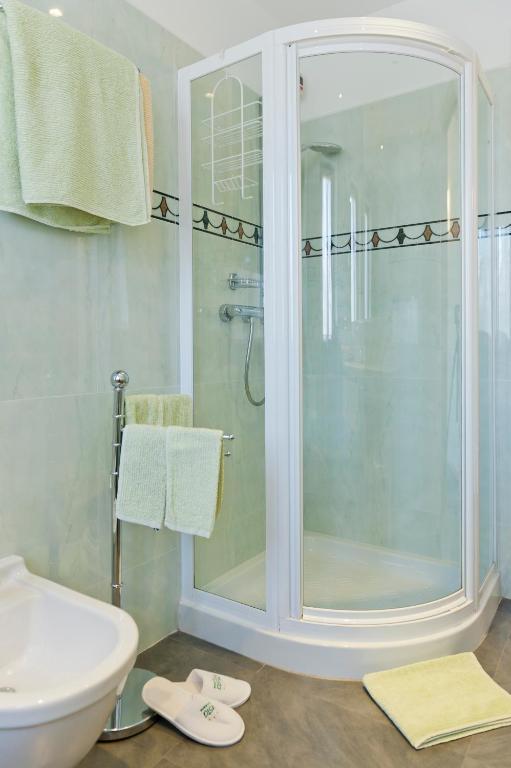 Superior Double or Twin Room with Balcony and  Lake View