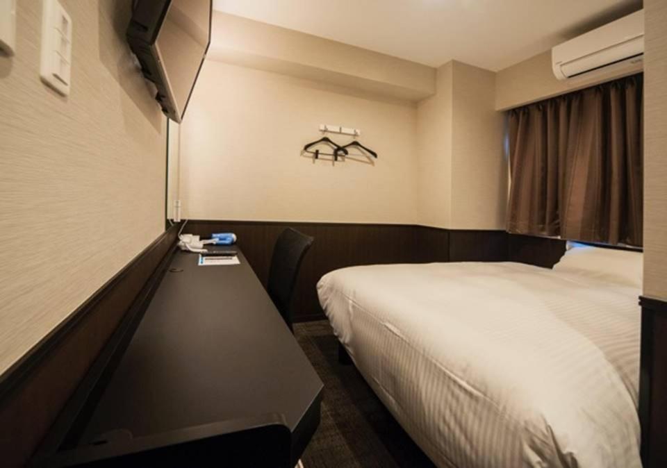 Single Room,756490393:JPEG