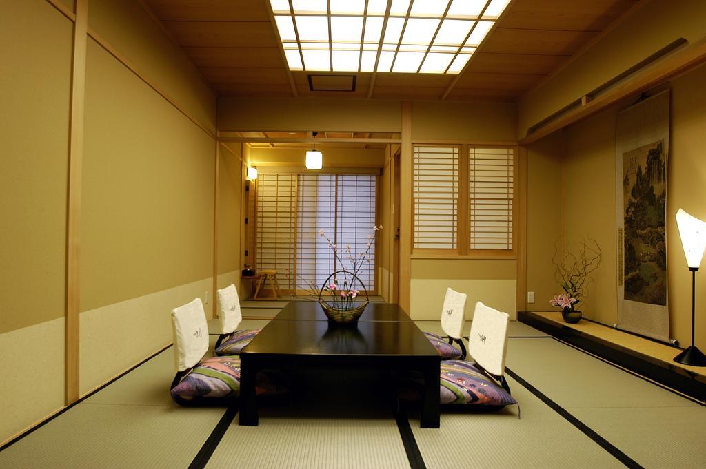 Chambre de Style Japonais avec Baignoire en Plein Air SHIGARAKI YAKI - Vue sur Lac