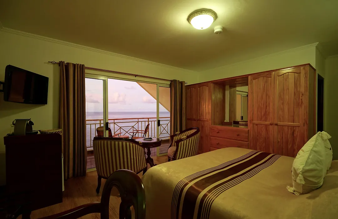 Treasure Cove Hotel & Restaurant-1