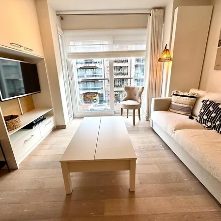 Lippens Family Apartment-3