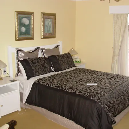 Bathurst Heights Bed & Breakfast-3