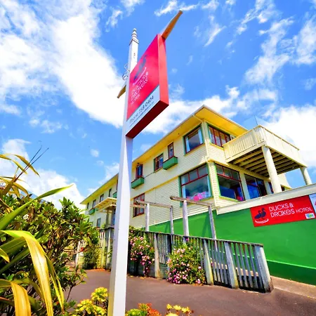 Ducks & Drakes Boutique Motel & Backpackers-3