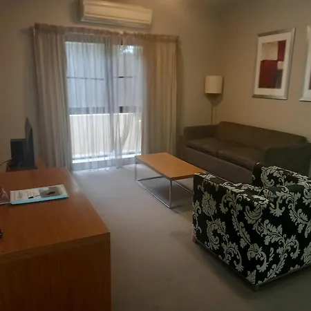 Gladstone Downtown Central Apartment Hotel Official-2