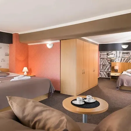 Hotel Central Point-3
